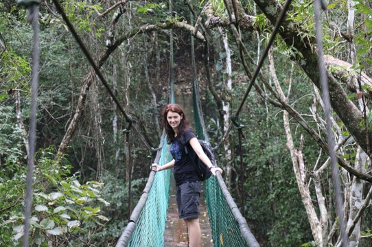 Guatemala - Flores - Kathi posed auf der Hängebrücke (125m)