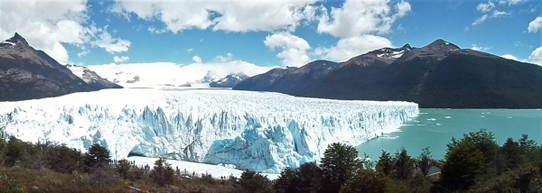 Argentina - El Calafate - Photos don't really do the glacier justice, not even when using the panoramic function