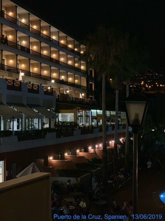 Spanien - Puerto de la Cruz - Hotel bei Nacht. 
