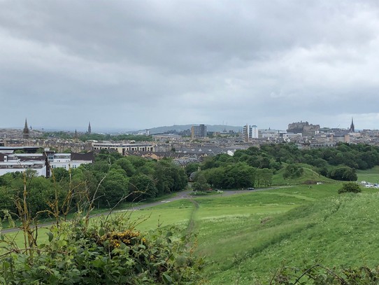 Vereinigtes Königreich - Edinburgh - Blick über Edinburgh vom Berg aus.