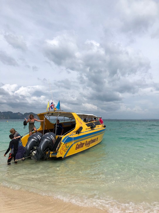 Thailand - Amphoe Mueang Krabi - Mit diesem Boot waren wir knapp 6h auf dem Meer