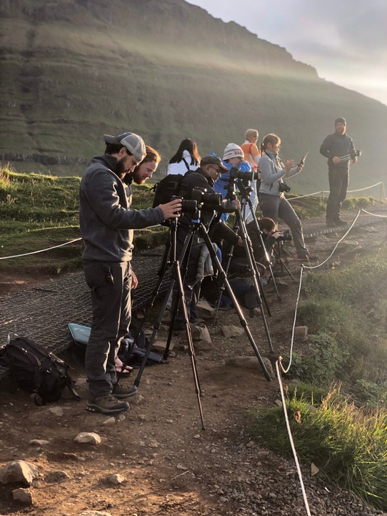 Island - Grundarfjarðarbær - 😂😬🤪 Ich werde von den Fotografen ziemlich entgeistert angeschaut, als ich kurz mein iPhone zwischen die teuren Fotoapparate halte und schnell „mein“ perfektes Foto schiesse 😂👍 Das ist echt eine andere Liga...
