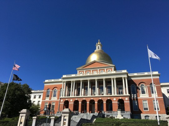  - Vereinigte Staaten, Boston - Und diese Kupel ist komplett aus Gold - als Massachusetts State House kann man das schon