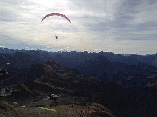 Deutschland - Oberstdorf - Touristen können hier für 160  € mit einem Profi mitfliegen!