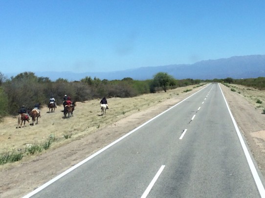 Argentinien - La Rioja - Reiter sind hier kein Klischee sondern allgegenwärtig