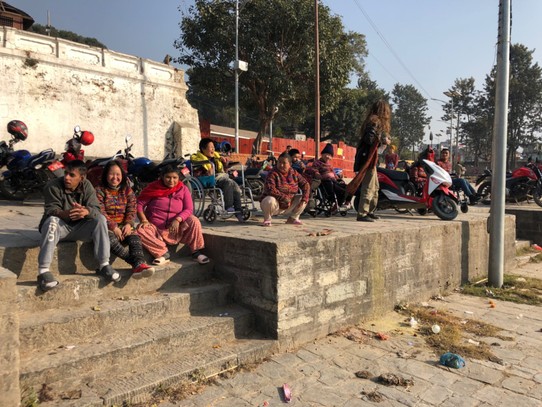 Nepal - Kathmandu - Alle Di-Kids zusammen in Pashupati 