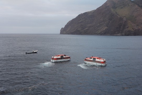 Chile - Robinsón Crusoe - Die Tenderboote sind bereit