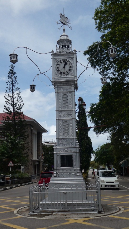Seychellen - unbekannt - Clock Tower (how very British :-))