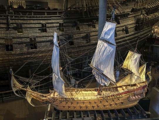 Schweden - Stockholm - Modell des Kriegsschiff Vasa, das auf seiner Jungfernfahrt noch fast im Hafen nach 1'300 m Fahrt sank.