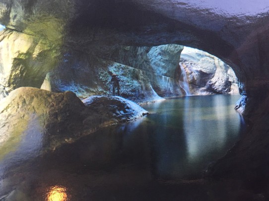 Slowenien - Divača - Der abgetauchte Fluss in der 100 m tiefen Höhlenschlucht
