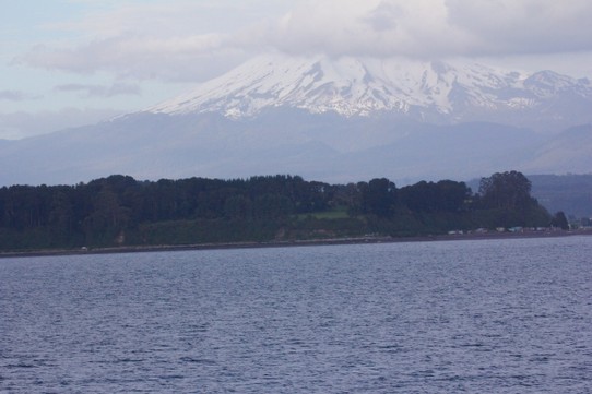 Chile - Puerto Montt - Der Zweite Vulkan ist halb in Eis aber noch tätig
