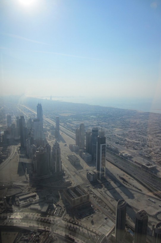 Vereinigte Arabische Emirate - Dubai - Burj al Arab in der Ferne