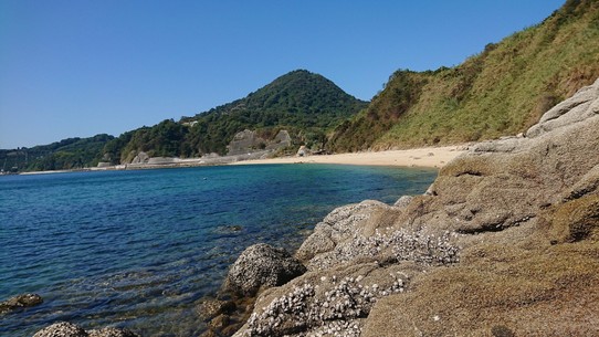 Japan - Matsuyama - Blick auf den weißen Sandstrand der Insel Gogoshima. 
