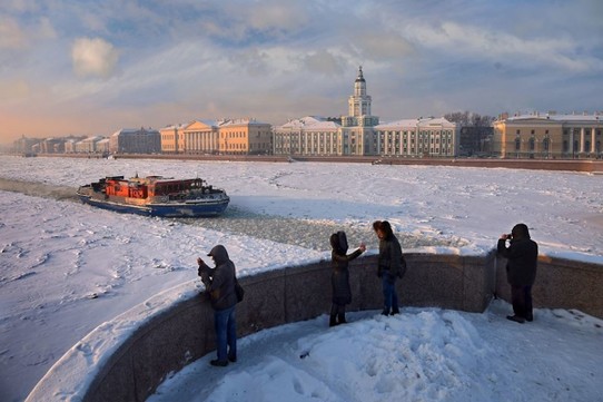 Russland - Sankt Petersburg - Saint Petersburg frozen Nevi, January 2016,  Foto by my Russian friend