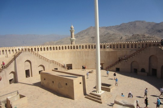Oman - Nizwa - Fort der Oasenstadt Nizwa in den Bergen von Oman