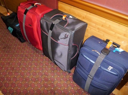  - Italien, Savona  - Das Gepäck musste am Vorabend der Abreise vor die Kabine gestellt werden. 