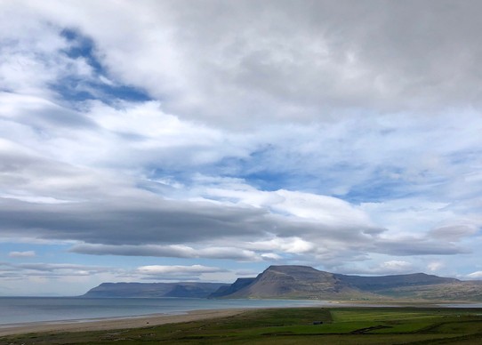 Island - Vesturbyggð - Und wieder nur eine Kurve weiter... Es ist zum verrückt werden. Es tun sich einfach immer wieder so schöne Landschaften auf...