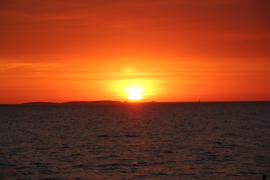 Australien - Lancelin - Ein sehr roter Sonnenuntergang- durch ein nahes Buschfeuer 