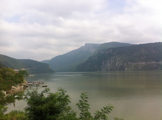 Rumänien - unbekannt - ...auf das Cliff wollte ich hoch,..., also auf die andere Seite nach Serbien fahren und den Aufstieg suchen...