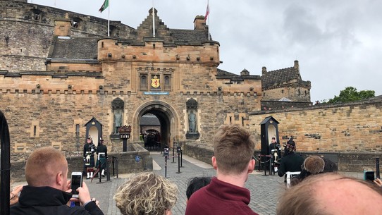 Vereinigtes Königreich - Edinburgh - Edinburgh Castle, gerade ist Wachablösung 