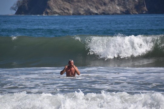 Costa Rica - Nicoya - Hab den ganzen Tag damit verbracht gegen die Wellen anzukämpfen.