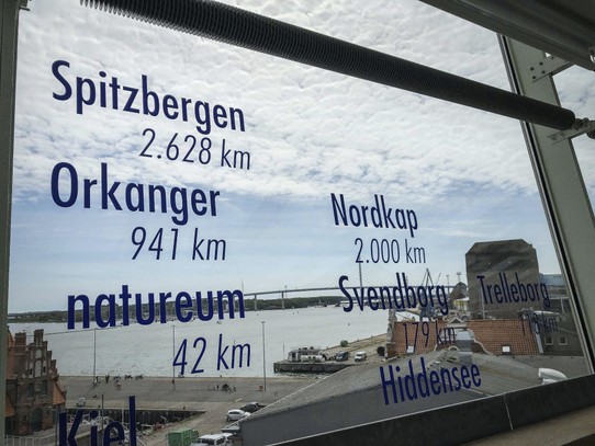 Deutschland - Stralsund - So fern liegen unsere Destinationen noch... 