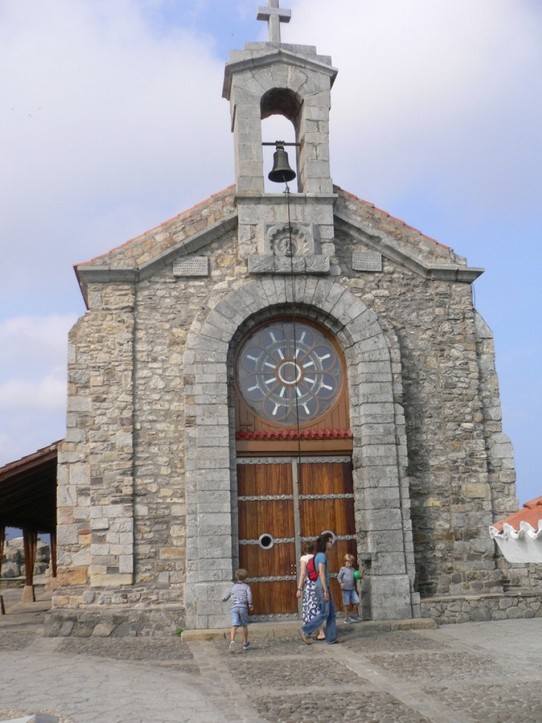 Spanien - Bakio - Einsame Kapelle mit schönen Wandgemälen