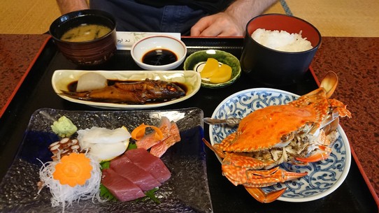 Japan - Ise - Japanische Delikatessen-Platte! Doch wie isst man den Krebs?
