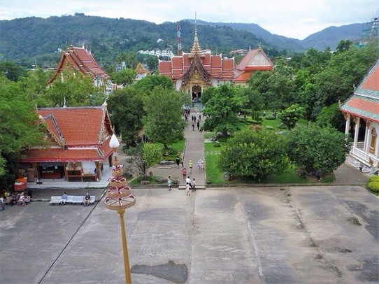 Thailand - Chalong - Aussicht über die Tempelanlage 