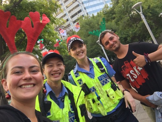 Australien - South Perth - Für die Weihnachtsparade in Perth haben sich sogar die Polizisten schick gemacht.