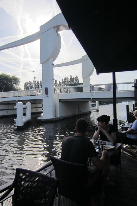 Niederlande - Leiden - Blick auf den Kanal, hier gibts immer was zu sehen
