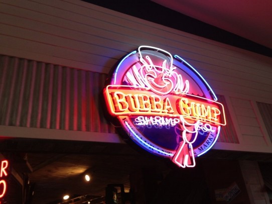 Mexiko - Cancún - … shrimp salad, shrimp and potatoes, shrimp burger. That- that's about it.