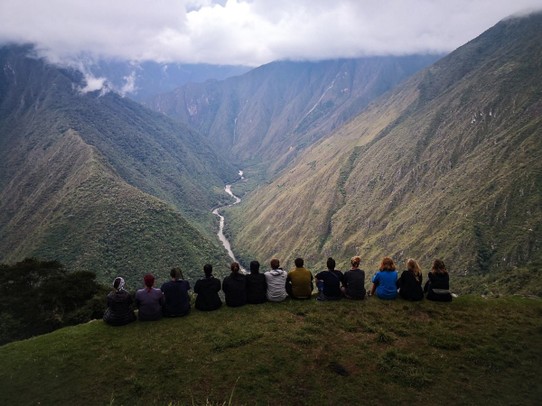 Peru - unbekannt - mit tollem Ausblick stieg die Spannung ... die letzte kurze Nacht vor Machu Picchu
