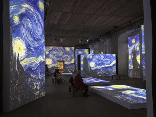 Schweden - Kalmar - Vincent van Gogh in einer speziellen Art ausgestellt (SensorY4). Man hat den Eindruck in den Bildern zu stehen. Das Ganze ist musikalisch untermalt. Ein Erlebnis!