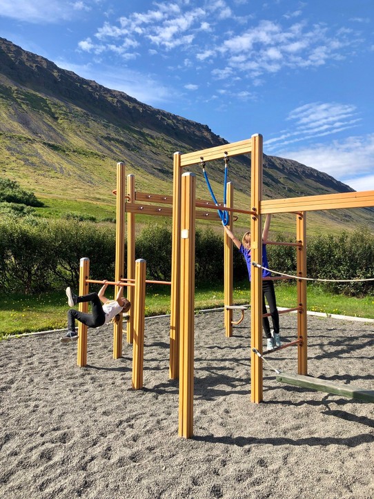 Island - Súðavík - Und in der letzten Ecke ist so eine Art Fitnessecke für die grossen Kinder oder Jugendlichen...