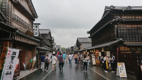 Japan - Ise - Vor dem Tempel gibt es eine traditionelle Ladenstraße