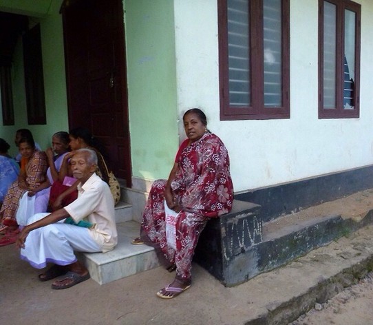 Indien - Kochi - Auf was warten diese Menschen?