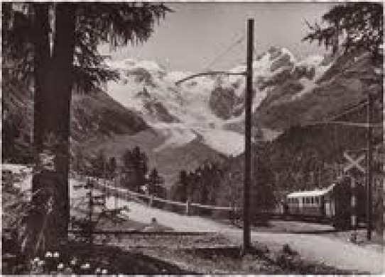 Schweiz - Graubünden - Berninabahn überquert  i.d.Montebellokurve die noch unbefestigr Berninapaßstraße, traumhafter Blick auf Piz Bernina & Morteratschgletscher