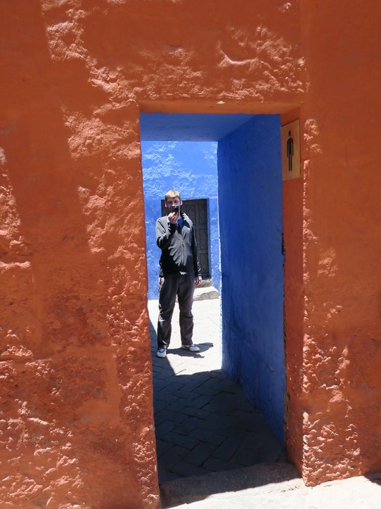 Peru - Arequipa - camaieu de bleu et rouge