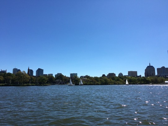  - Vereinigte Staaten, Boston - Und die Aussicht auf die Stadt von unserem Boot