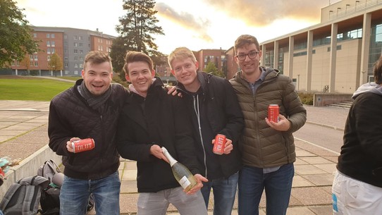 Finnland - Tampere - Das Siegerfoto der Gruppe OLUT 
"olut" = Bier