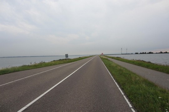 Niederlande - Marken - Damm zuum Schutz vor Sturmflute