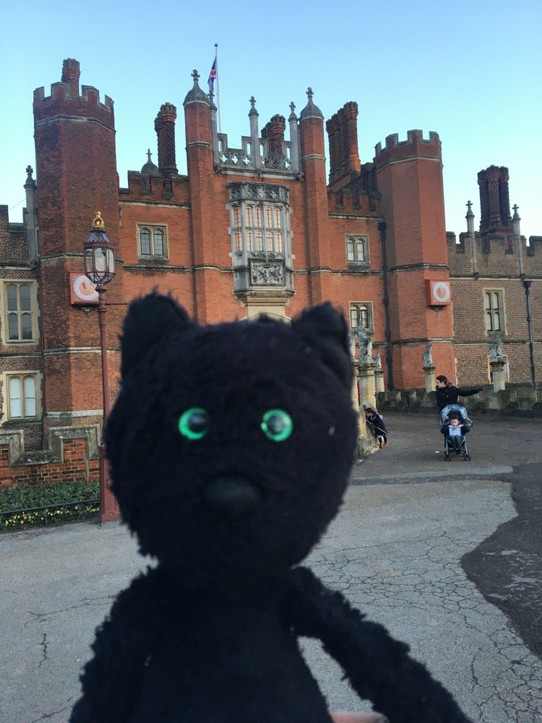 United Kingdom - London - Time to hunt for some palace mice!