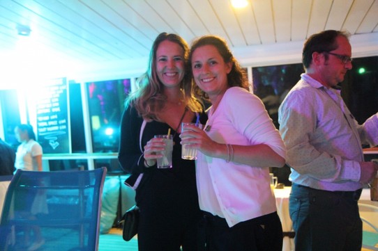 Pitcairninseln -  - Lisa unsere Weltreisereporterin ist mit der Schiffsnänni gut drauf