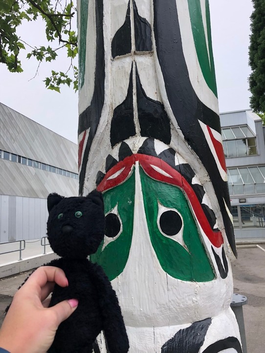 Canada - Vancouver - Travis and a Canadian Totem Pole