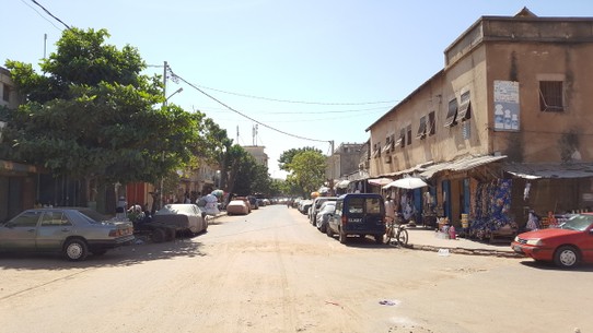Gambia - Banjul - Sobald es dunkel wird, ist Banjul eine Geisterstadt. Wohnen tun hier nur wenige Menschen. Quasi eine Pendlerstadt...