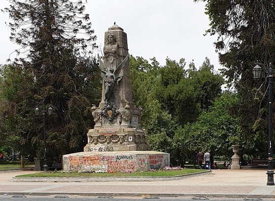 Chile - Santiago - Graffiti covering all statues