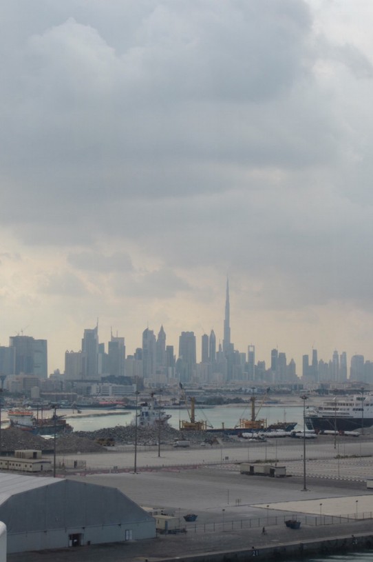 Vereinigte Arabische Emirate - Dubai - Blick vom Hafen auf Dubai
