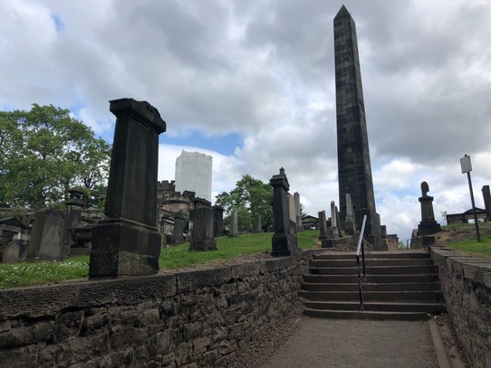 Vereinigtes Königreich - Edinburgh - Alter Friedhof mit Obelisk (Martyrs of Reform Monument)