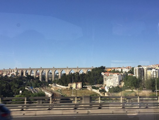 Portugal - Sintra - Viadukt in Lissabon auf der Rückfahrt zum Schiff 